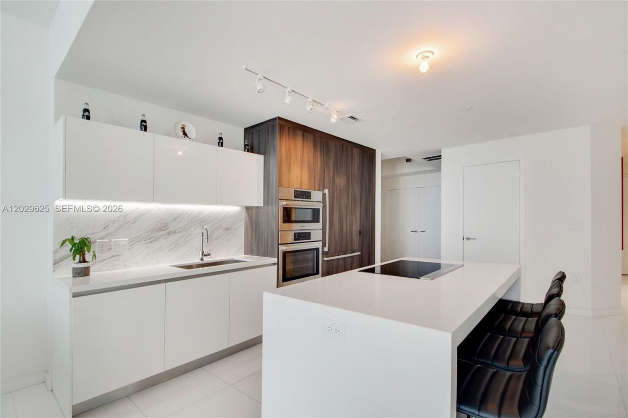 851 NE 1st Ave , Unit 1705, Miami, FL 33132 Photo