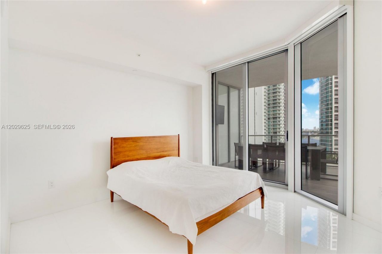 851 NE 1st Ave , Unit 1705, Miami, FL 33132 Photo
