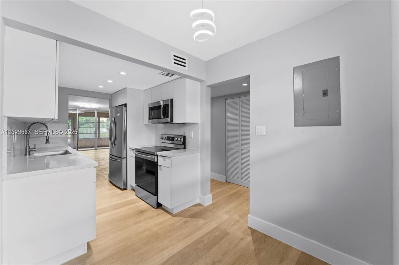 3141 NW 47th Ter , Unit 121, Lauderdale Lakes, FL 33319 Photo