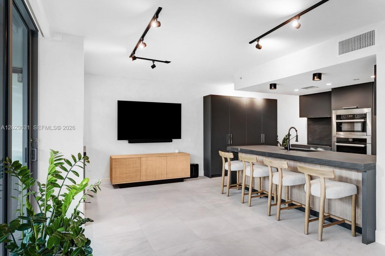 5875 Collins Ave , Unit 501, Miami Beach, FL 33140 Photo