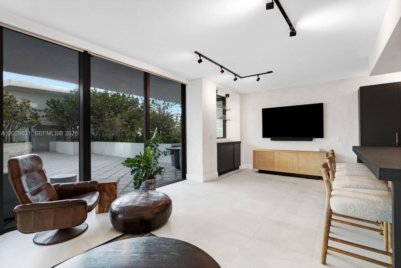 5875 Collins Ave , Unit 501, Miami Beach, FL 33140 Photo