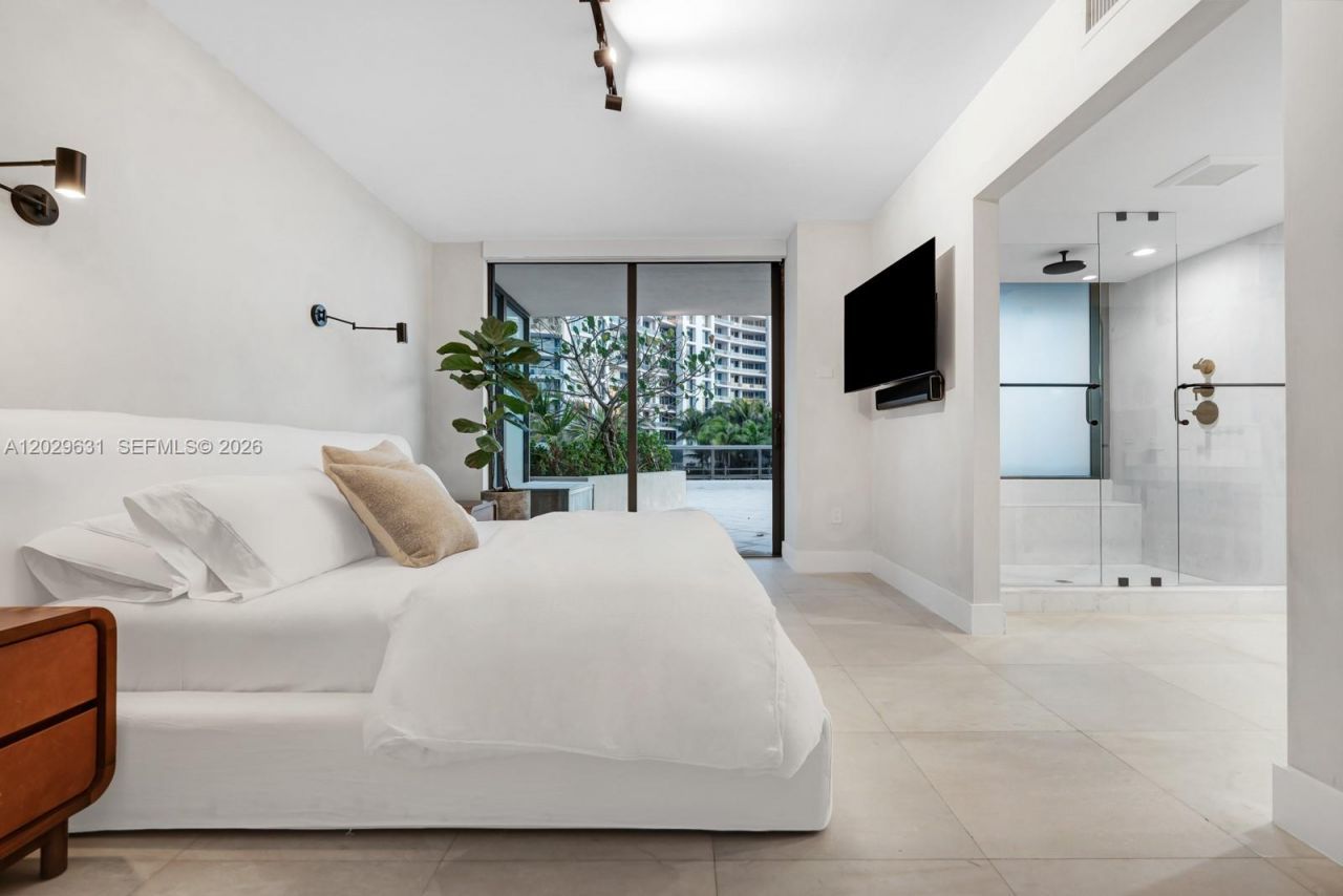 5875 Collins Ave , Unit 501, Miami Beach, FL 33140 Photo