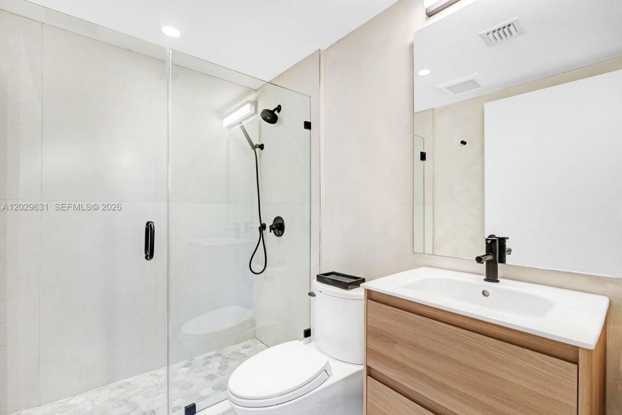 5875 Collins Ave , Unit 501, Miami Beach, FL 33140 Photo