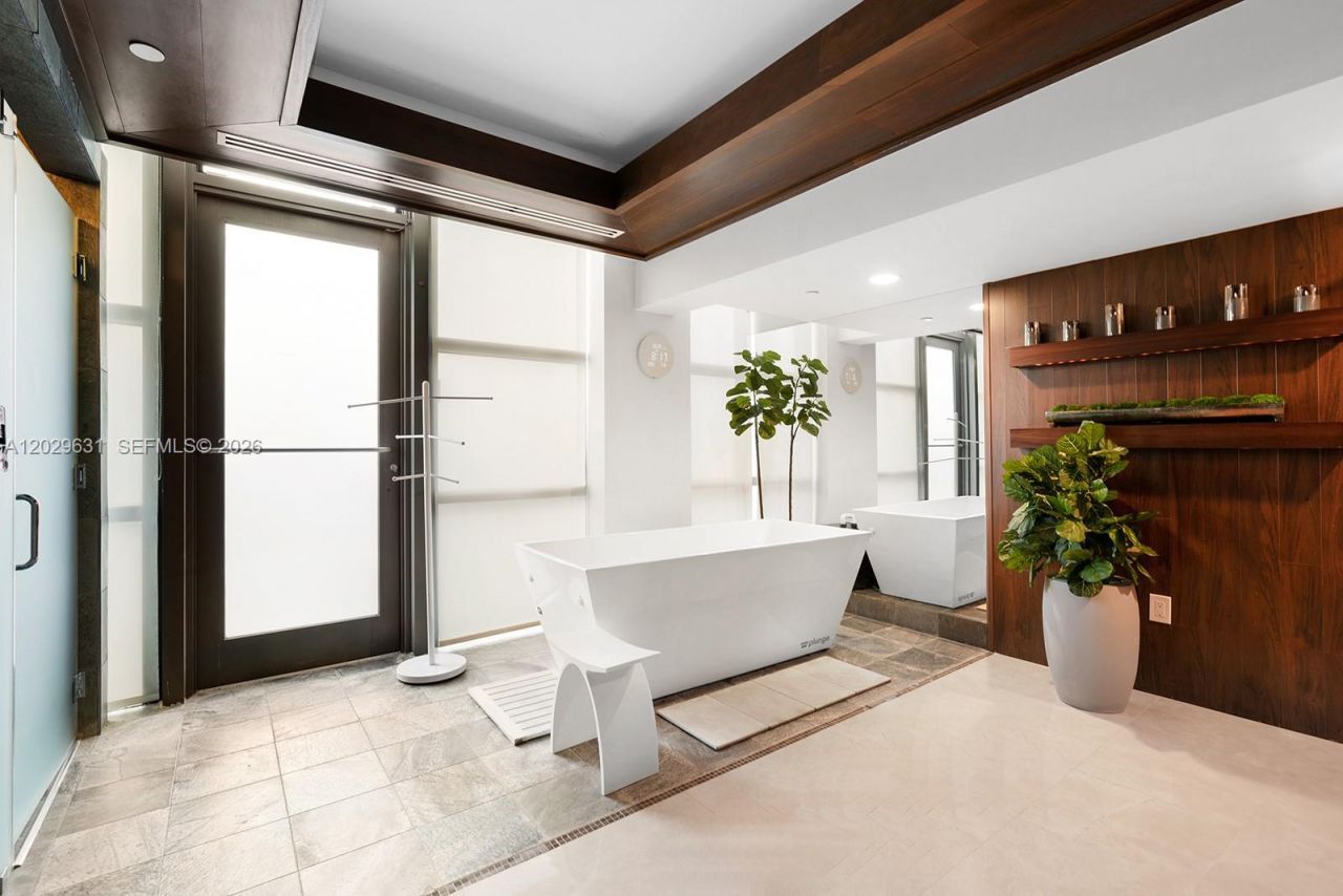 5875 Collins Ave , Unit 501, Miami Beach, FL 33140 Photo