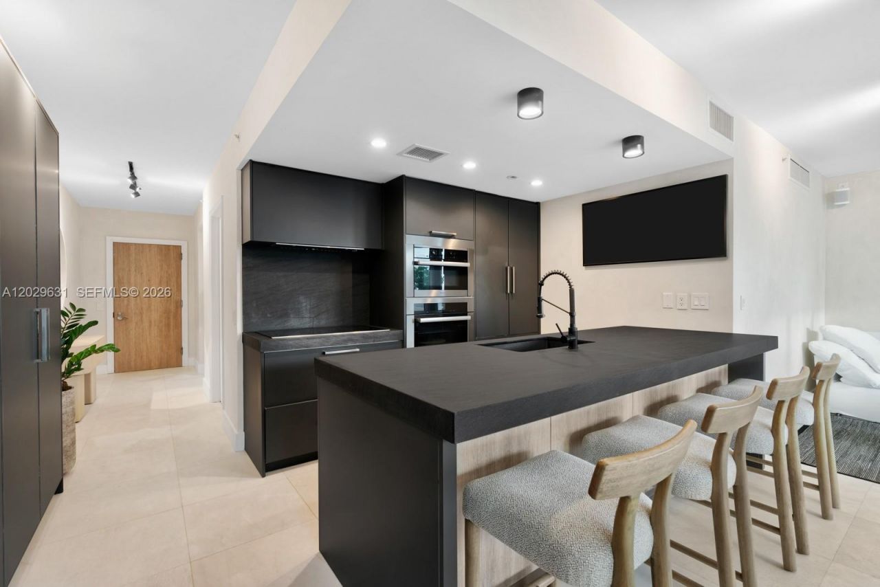 5875 Collins Ave , Unit 501, Miami Beach, FL 33140 Photo