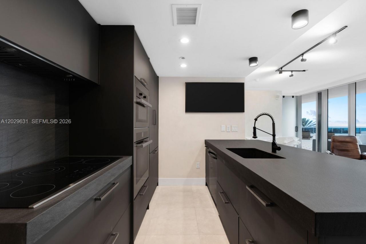 5875 Collins Ave , Unit 501, Miami Beach, FL 33140 Photo