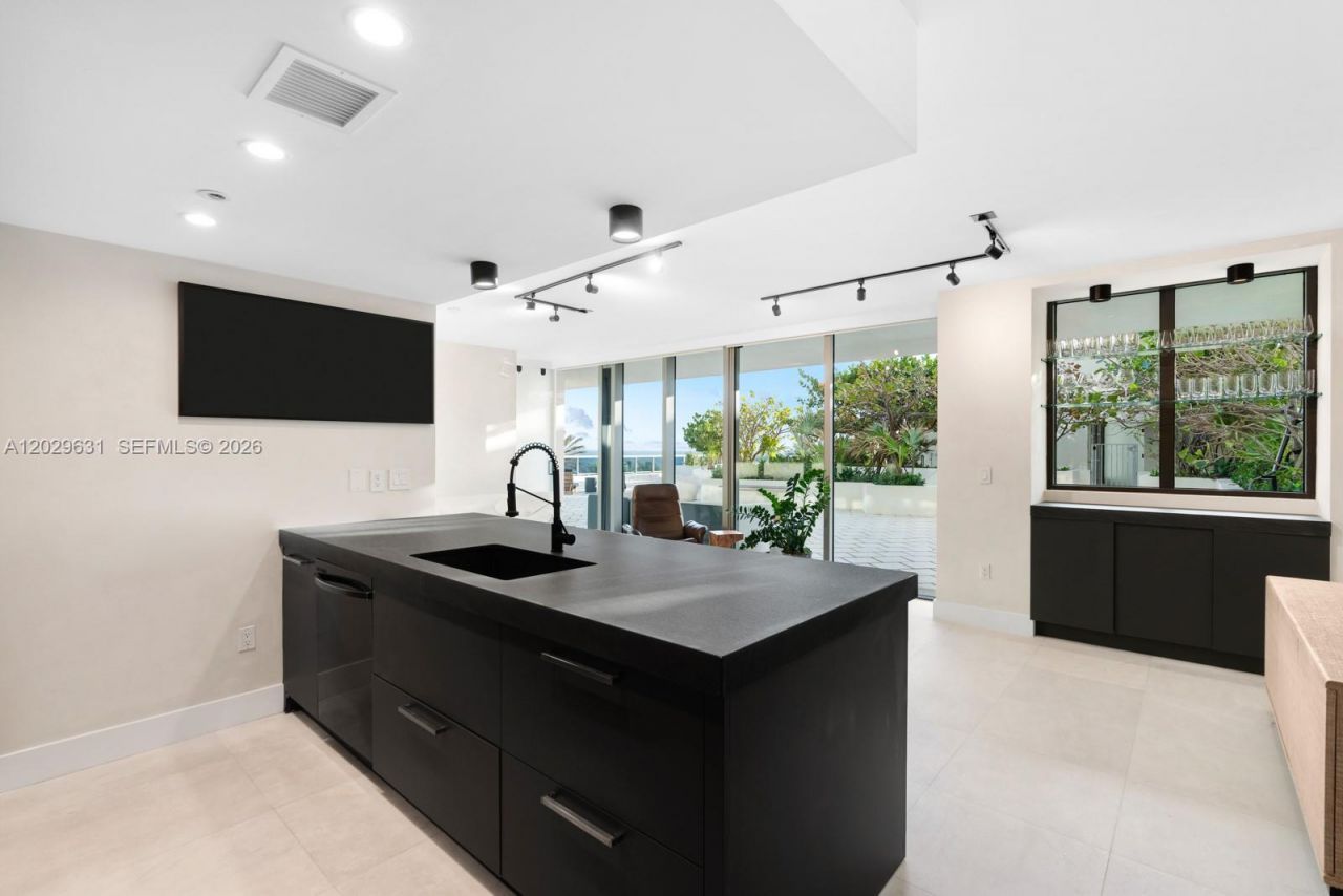 5875 Collins Ave , Unit 501, Miami Beach, FL 33140 Photo