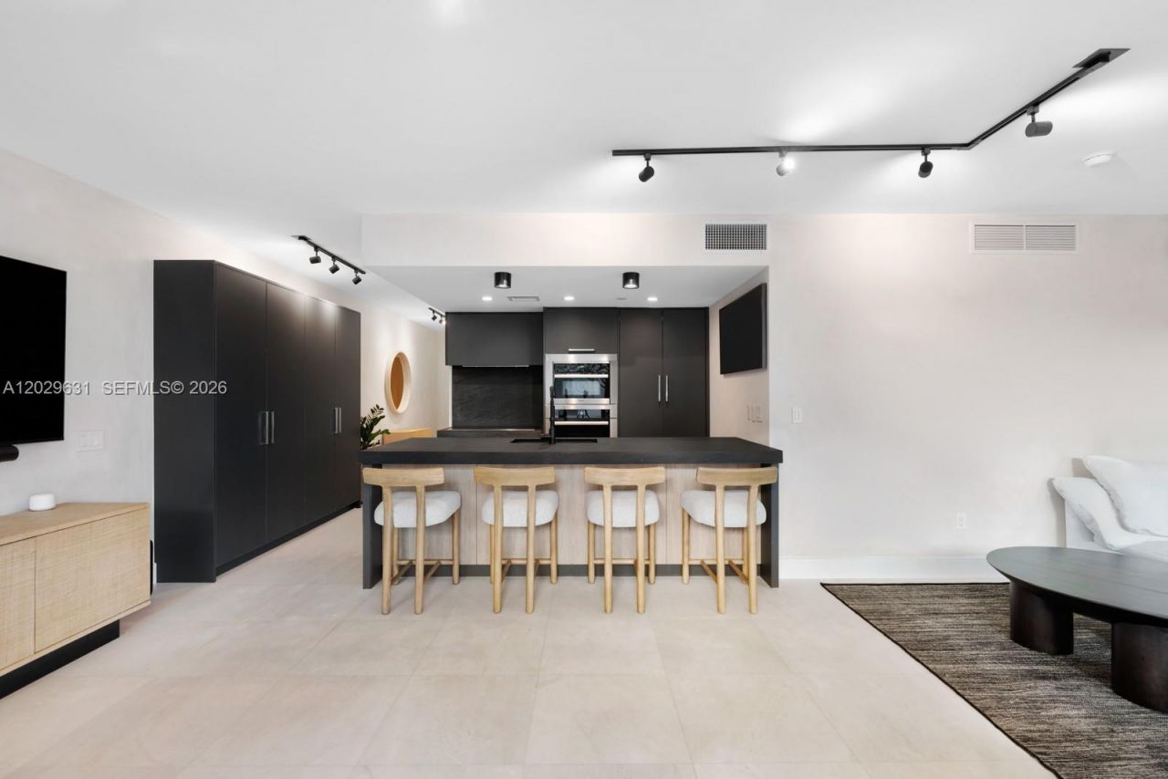 5875 Collins Ave , Unit 501, Miami Beach, FL 33140 Photo