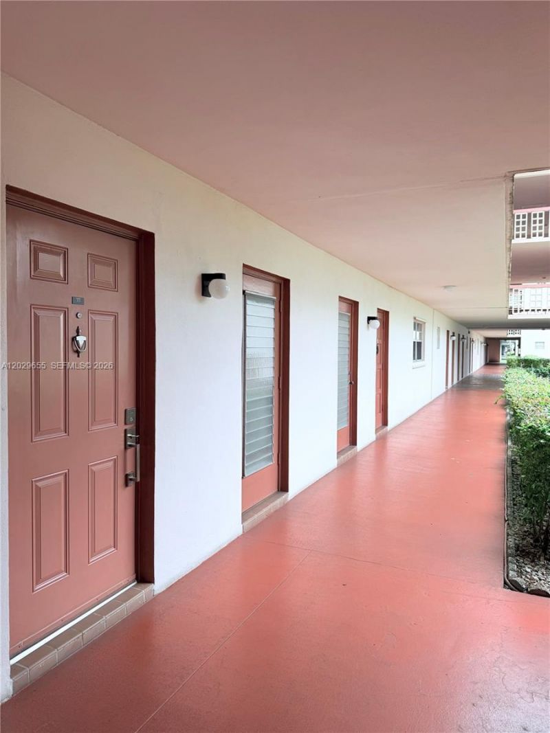 1100 Hillcrest Court , Unit 111, Hollywood, FL 33021 Photo