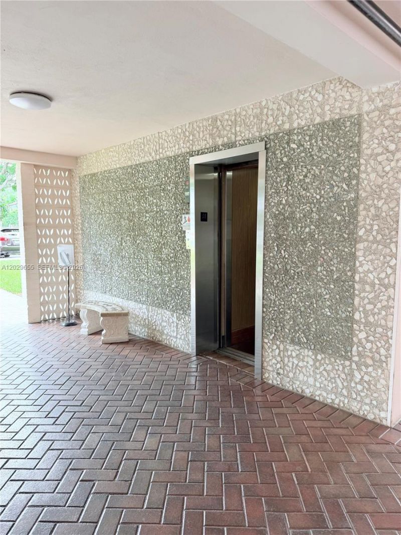 1100 Hillcrest Court , Unit 111, Hollywood, FL 33021 Photo