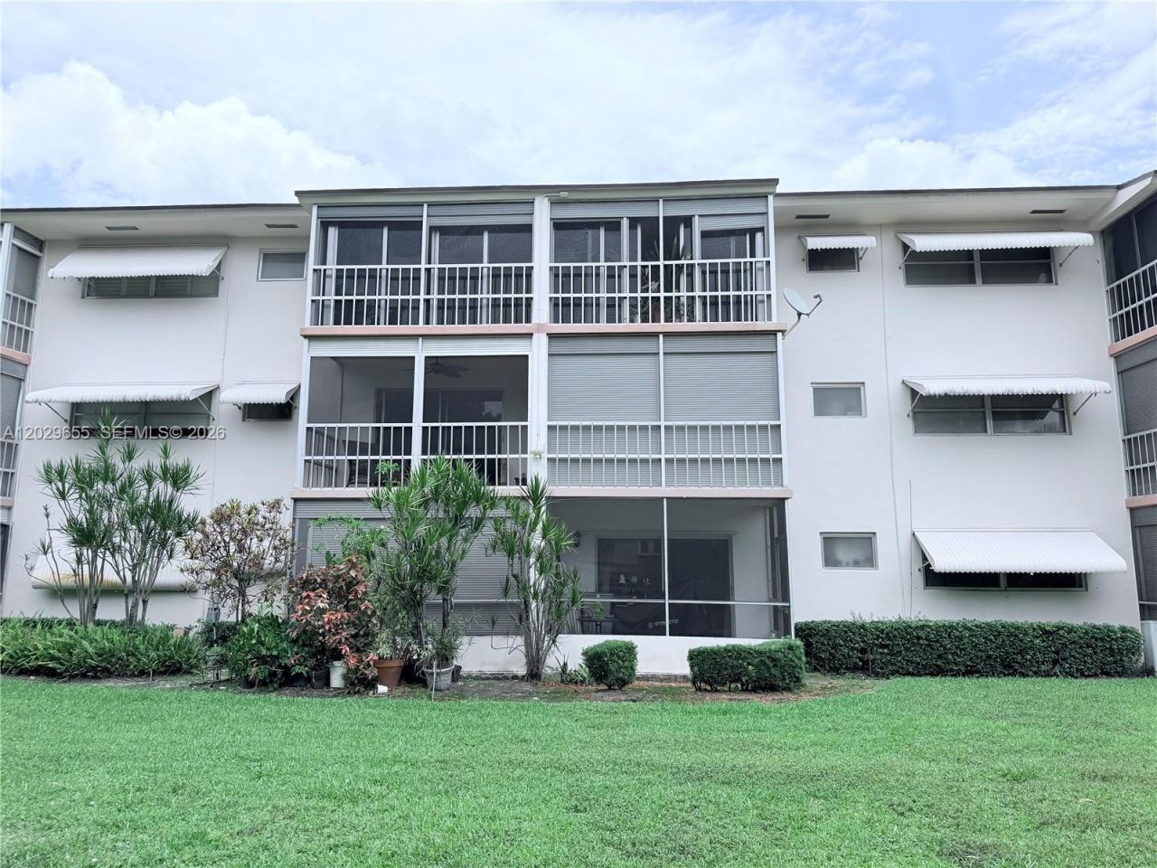 1100 Hillcrest Court , Unit 111, Hollywood, FL 33021 Photo