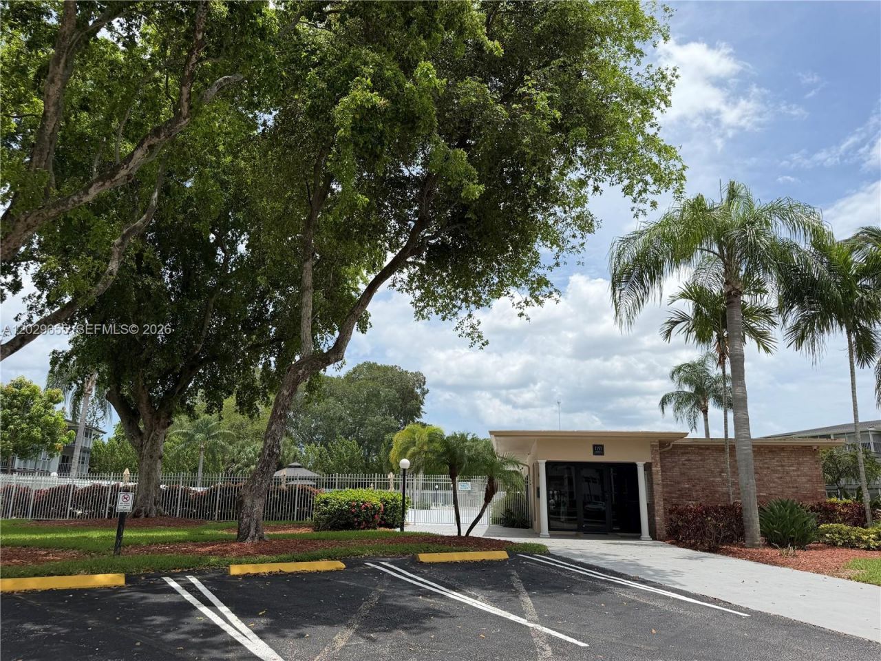 1100 Hillcrest Court , Unit 111, Hollywood, FL 33021 Photo