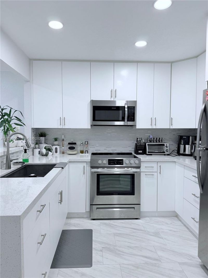 1100 Hillcrest Court , Unit 111, Hollywood, FL 33021 Photo