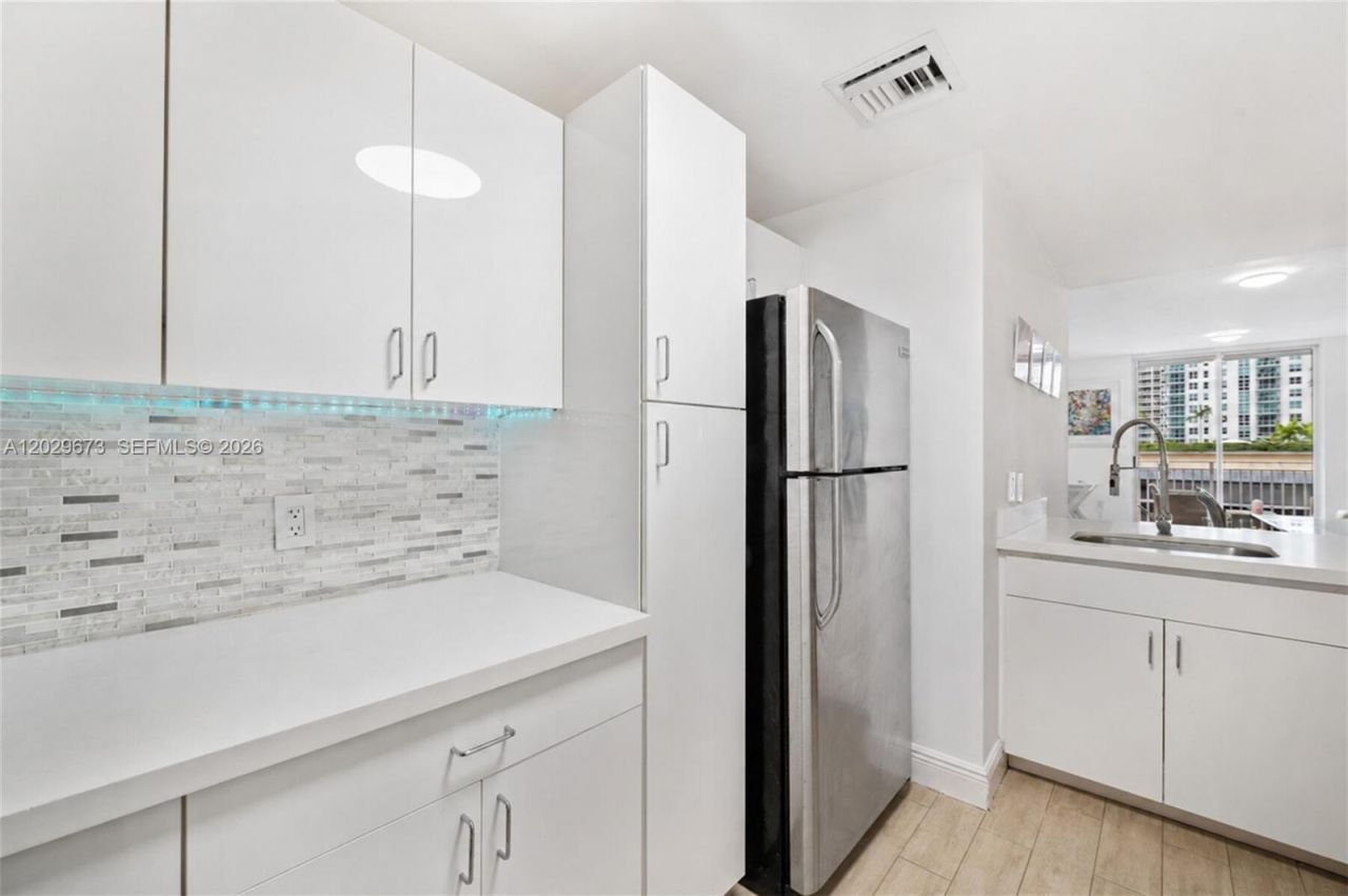 185 SE 14th Ter , Unit 1410, Miami, FL 33131 Photo