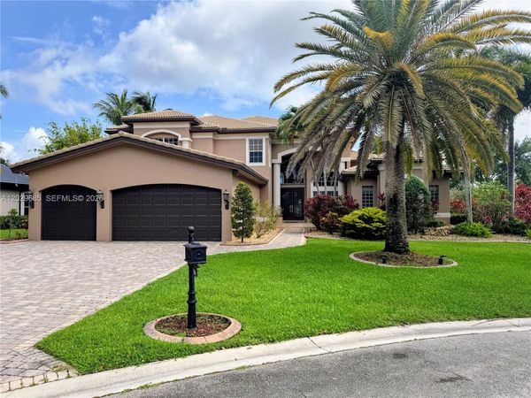 10445 Canterbury Ct, Davie, FL 33328