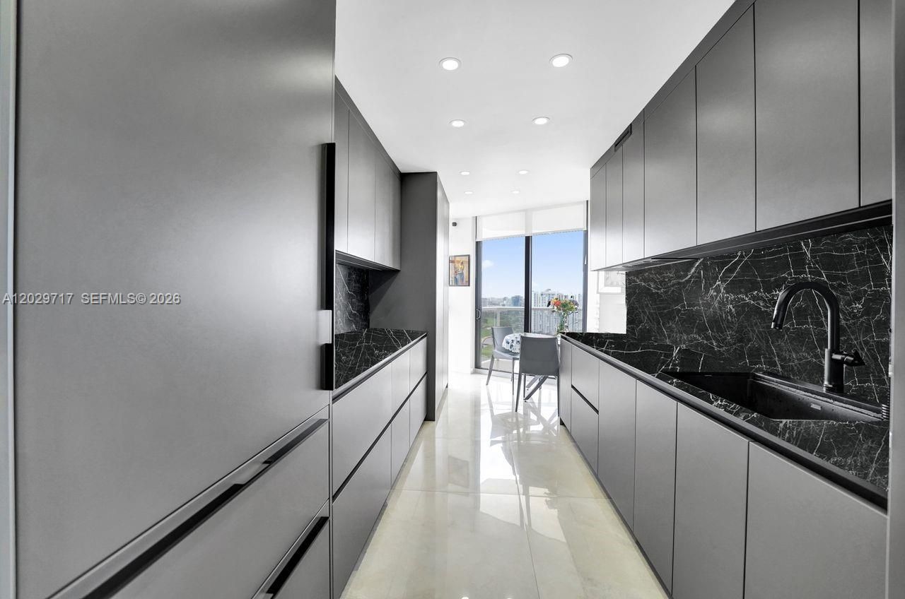 20281 E Country Club Dr , Unit 2209, Aventura, FL 33180 Photo