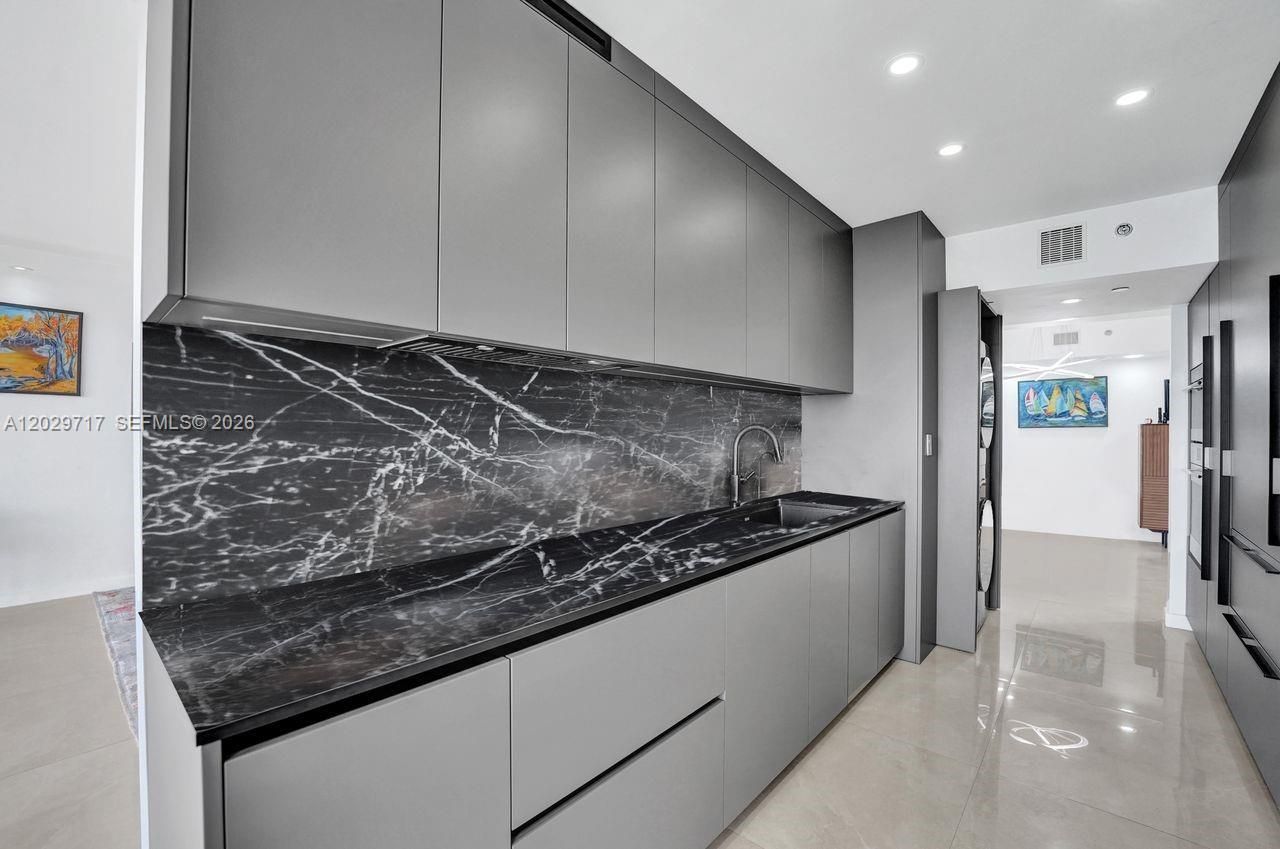 20281 E Country Club Dr , Unit 2209, Aventura, FL 33180 Photo