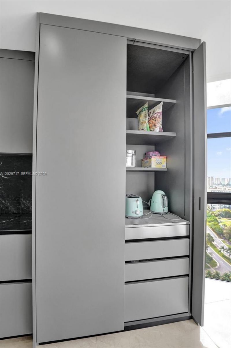 20281 E Country Club Dr , Unit 2209, Aventura, FL 33180 Photo