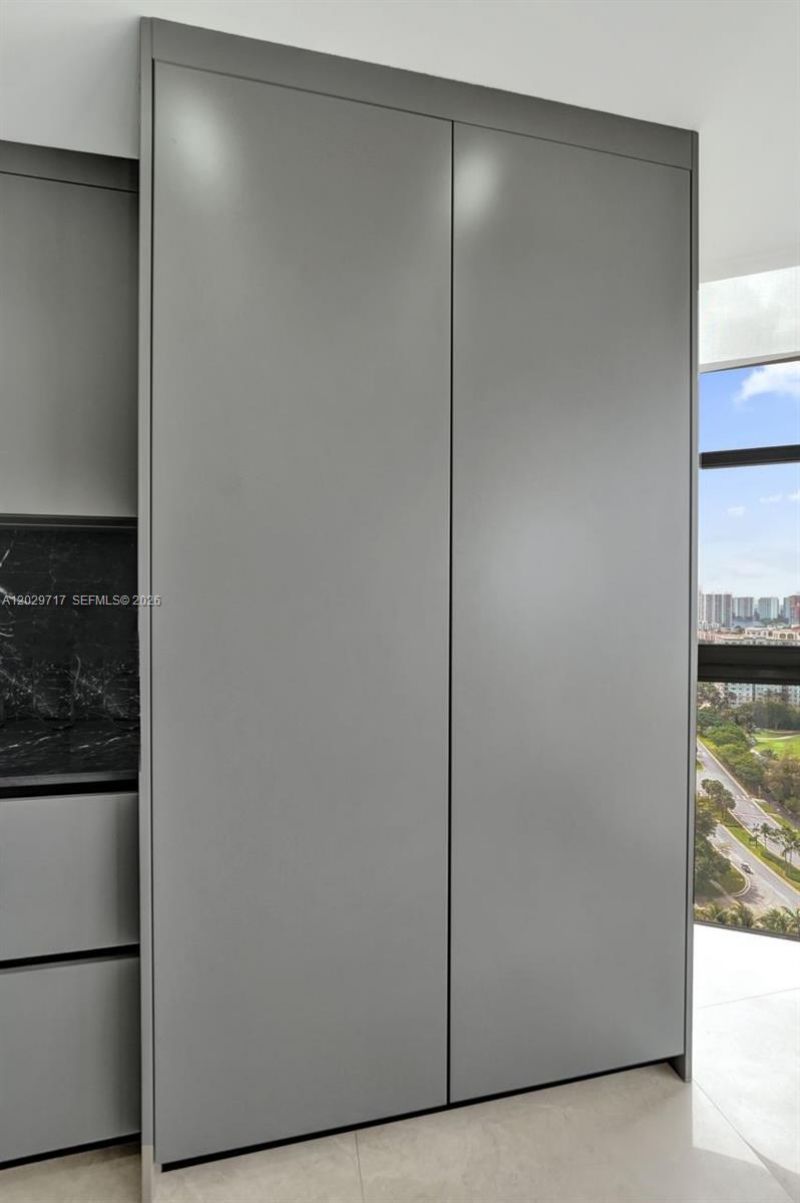 20281 E Country Club Dr , Unit 2209, Aventura, FL 33180 Photo