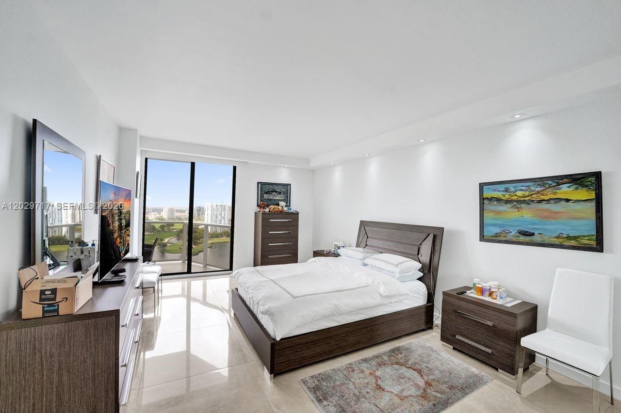 20281 E Country Club Dr , Unit 2209, Aventura, FL 33180 Photo