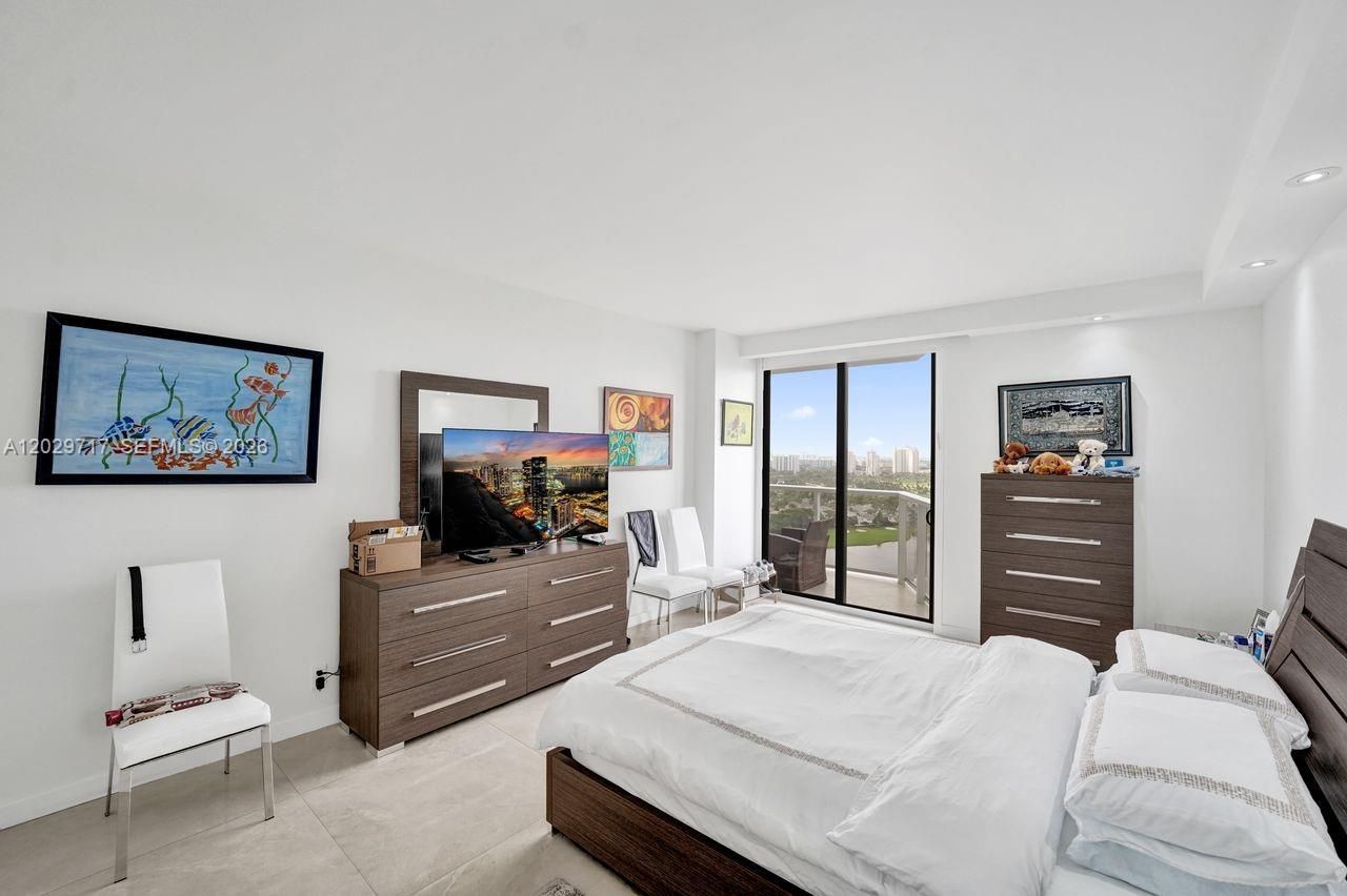 20281 E Country Club Dr , Unit 2209, Aventura, FL 33180 Photo