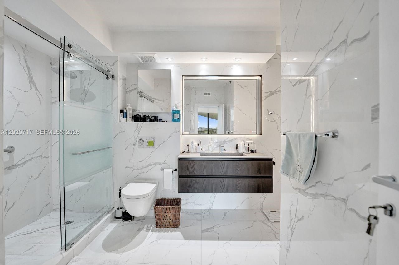 20281 E Country Club Dr , Unit 2209, Aventura, FL 33180 Photo