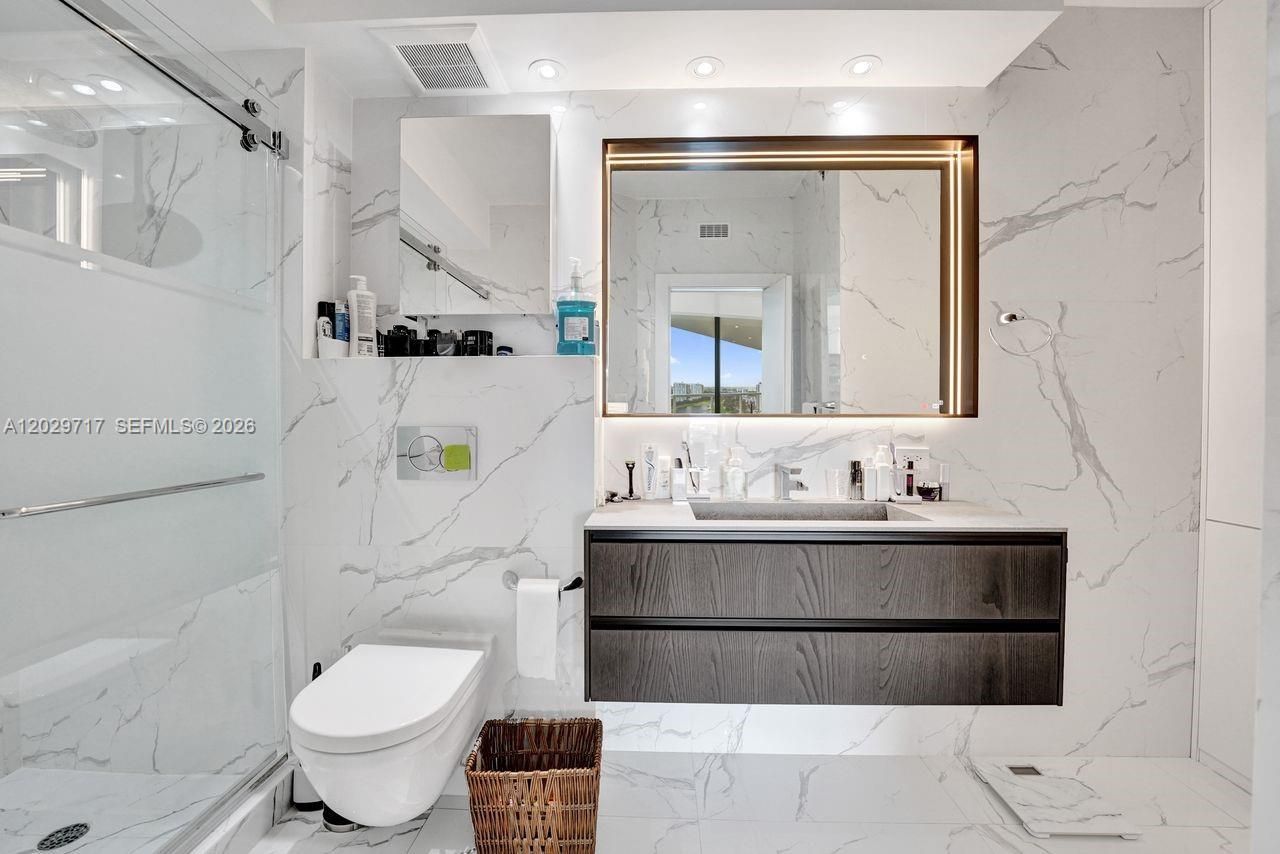 20281 E Country Club Dr , Unit 2209, Aventura, FL 33180 Photo