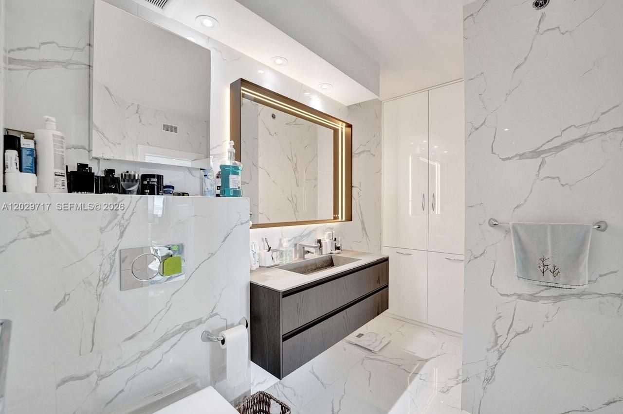 20281 E Country Club Dr , Unit 2209, Aventura, FL 33180 Photo