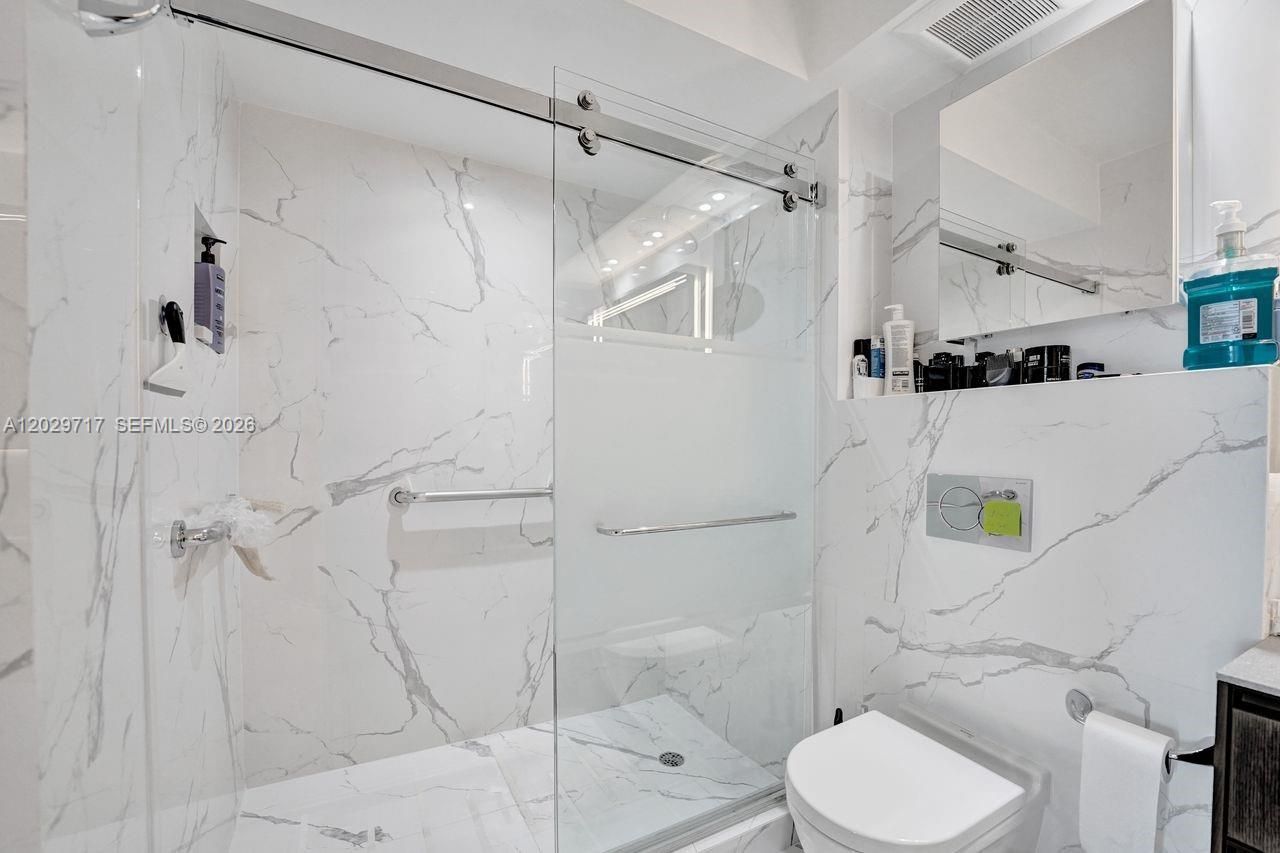 20281 E Country Club Dr , Unit 2209, Aventura, FL 33180 Photo