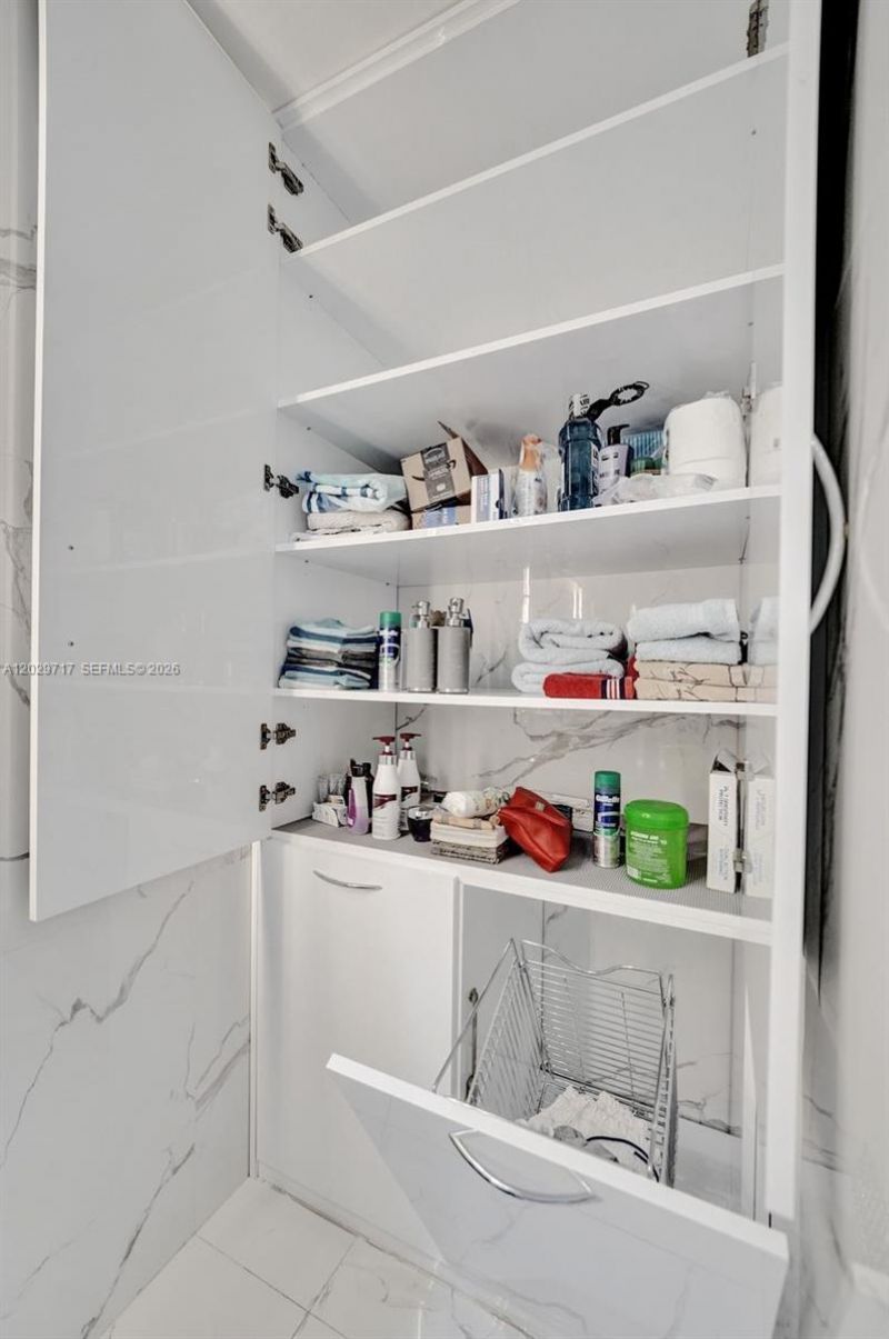 20281 E Country Club Dr , Unit 2209, Aventura, FL 33180 Photo