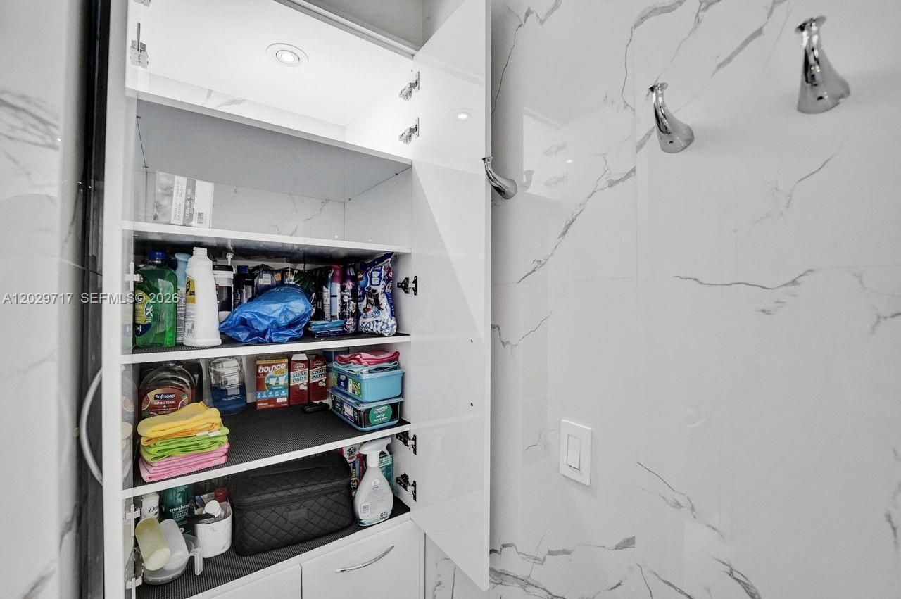 20281 E Country Club Dr , Unit 2209, Aventura, FL 33180 Photo