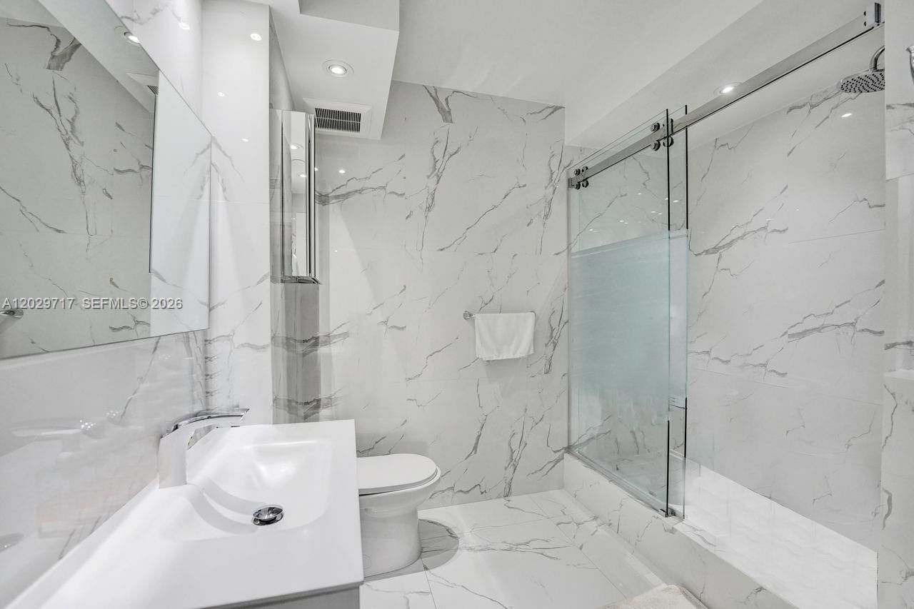 20281 E Country Club Dr , Unit 2209, Aventura, FL 33180 Photo