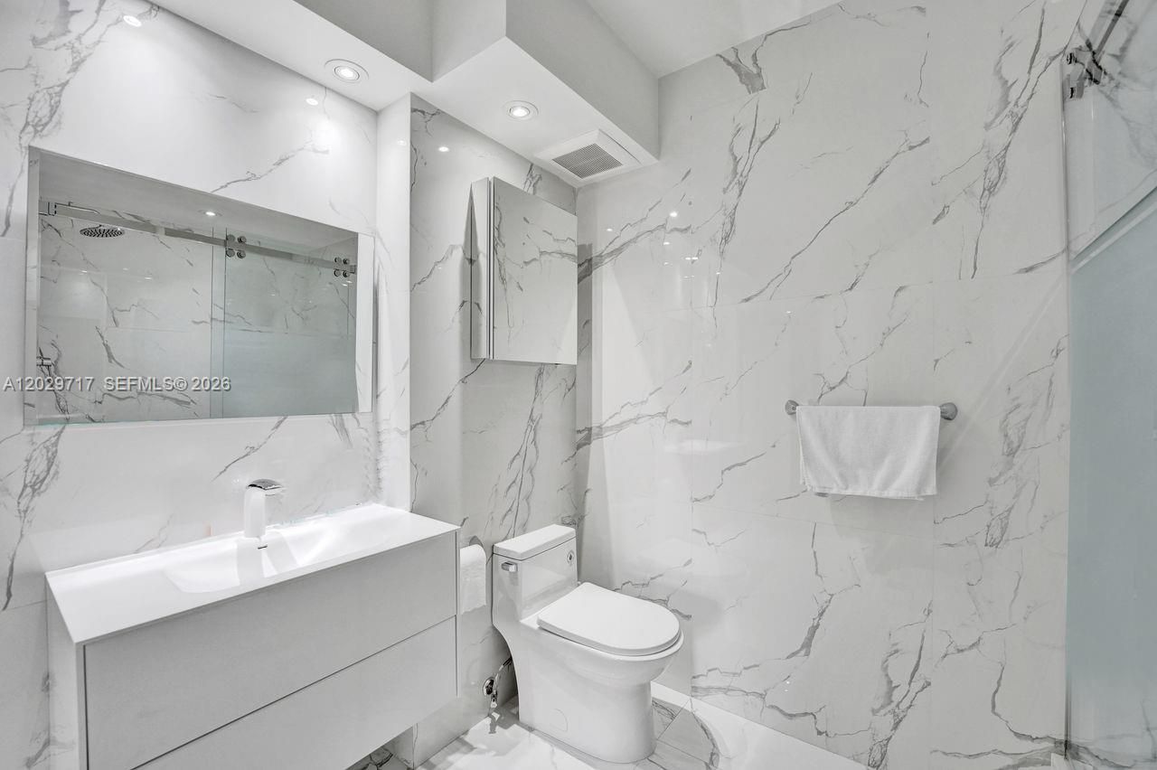 20281 E Country Club Dr , Unit 2209, Aventura, FL 33180 Photo