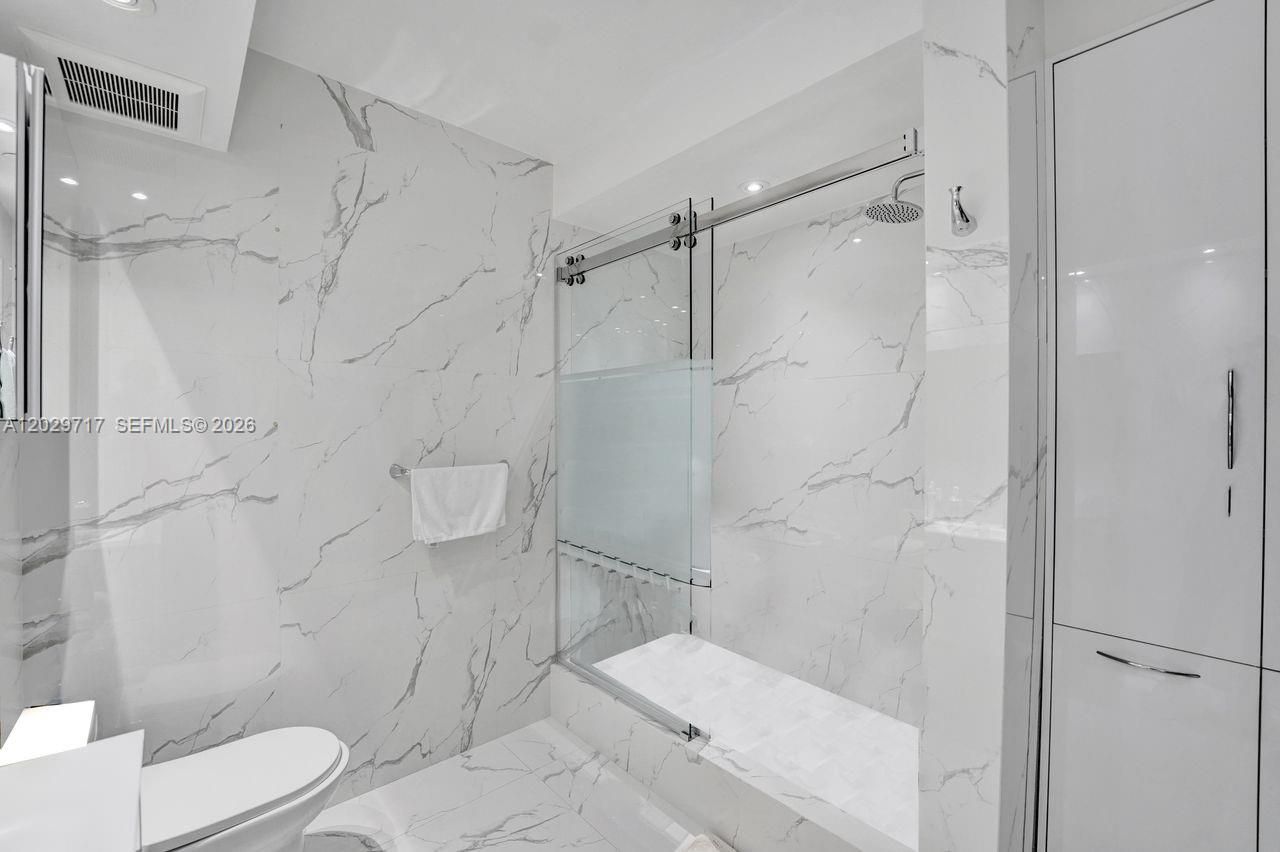 20281 E Country Club Dr , Unit 2209, Aventura, FL 33180 Photo