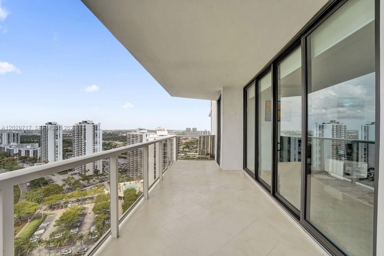 20281 E Country Club Dr , Unit 2209, Aventura, FL 33180 Photo