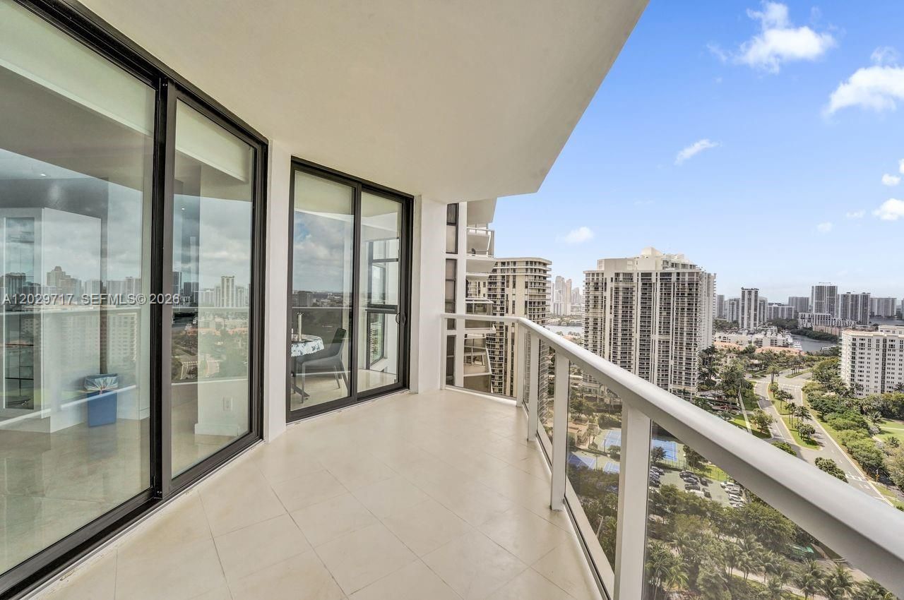 20281 E Country Club Dr , Unit 2209, Aventura, FL 33180 Photo