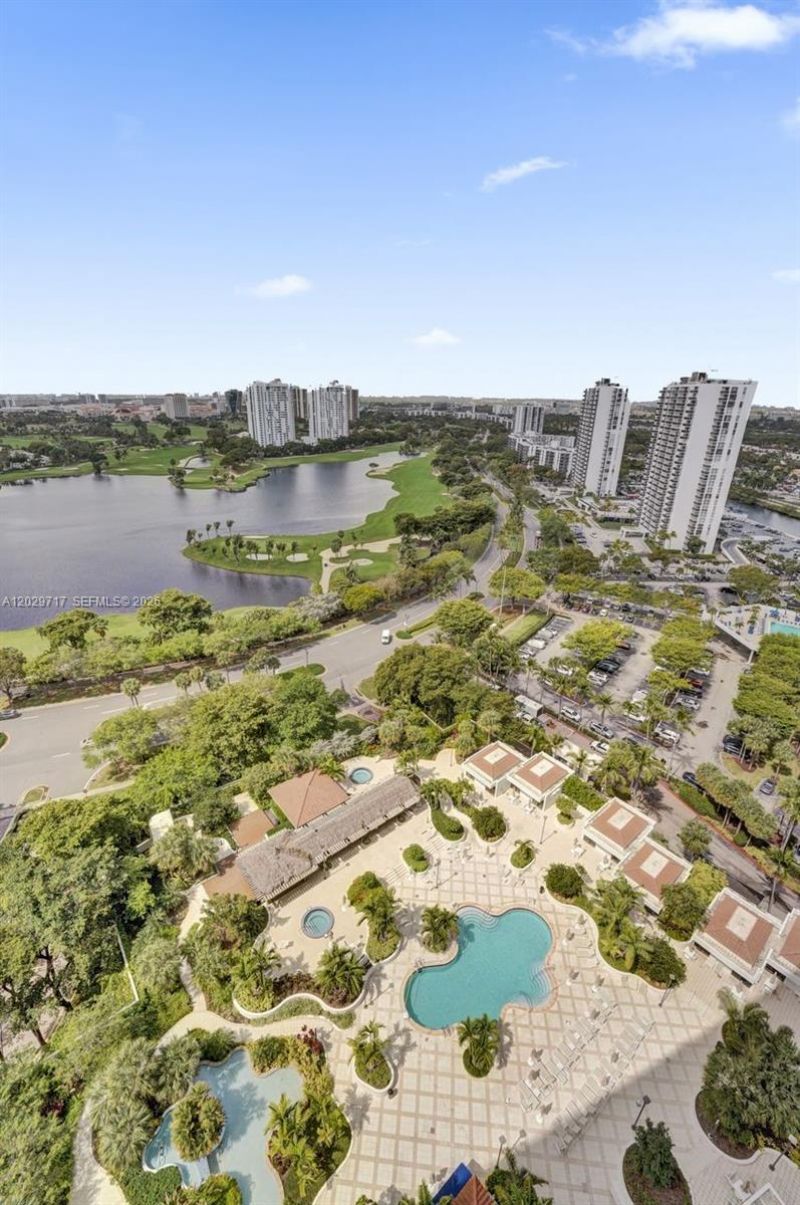 20281 E Country Club Dr , Unit 2209, Aventura, FL 33180 Photo