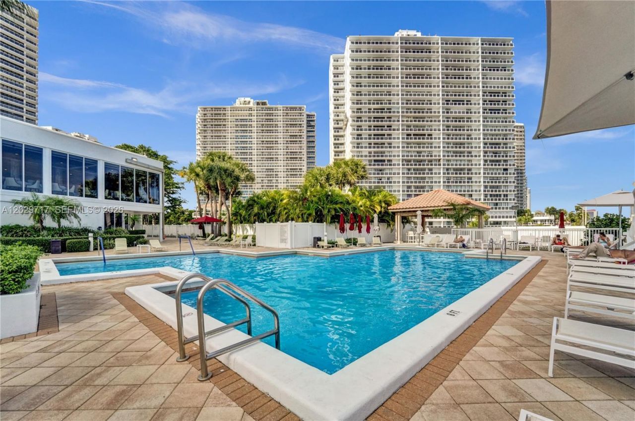 20281 E Country Club Dr , Unit 2209, Aventura, FL 33180 Photo
