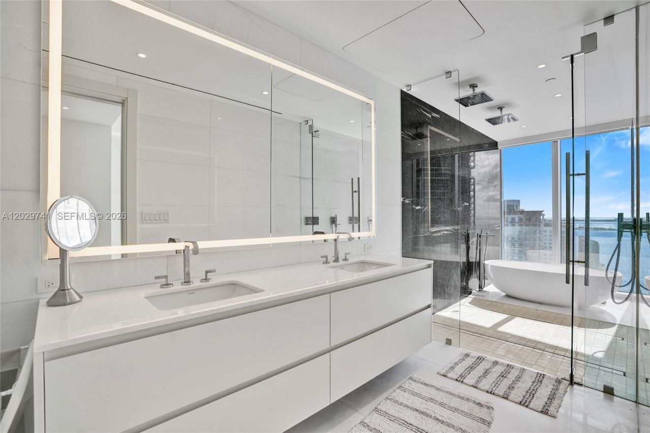 300 Biscayne Boulevard Way , Unit 3304C, Miami, FL 33131 Photo