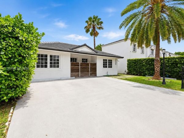 2558 NE 206th Ter, Aventura, FL 33180