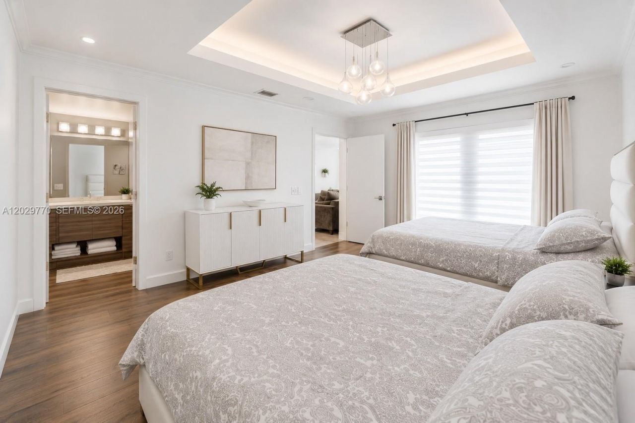 2558 NE 206th Ter , Aventura, FL 33180 Photo