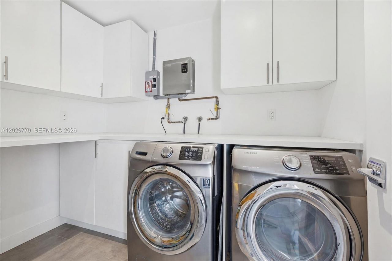 2558 NE 206th Ter , Aventura, FL 33180 Photo