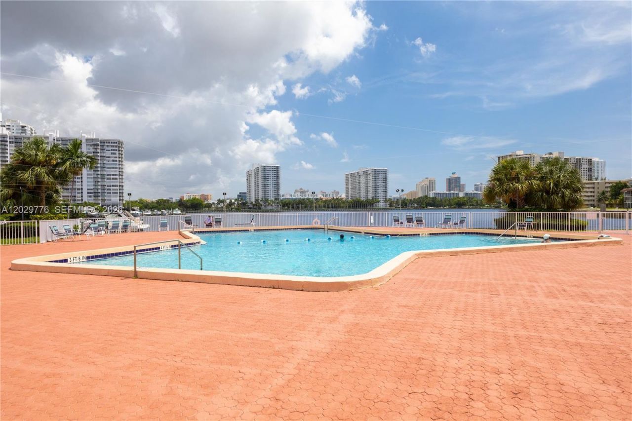 2861 Leonard Dr , Unit F503, Aventura, FL 33160 Photo