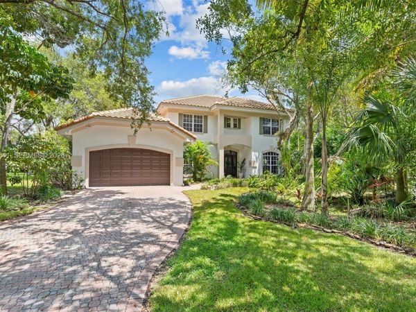 3755 Lancewood Dr , Coral Springs, FL 33065