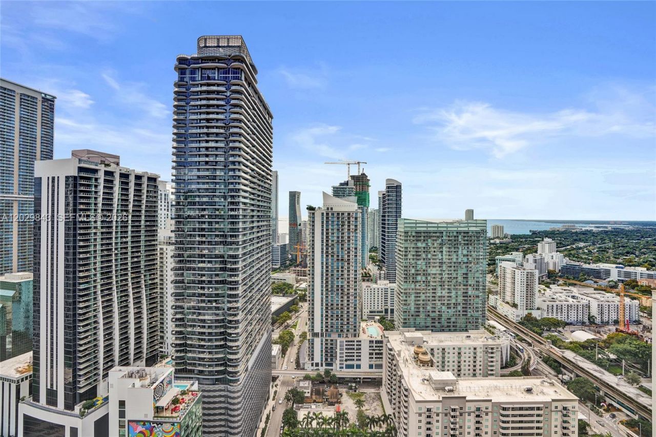 45 SW 9th St, Unit 4004, Miami, FL 33130 Photo