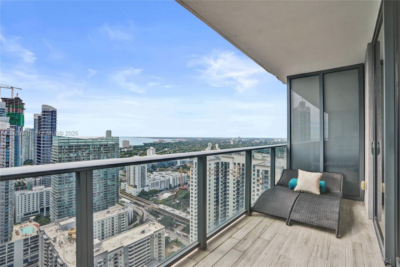 45 SW 9th St, Unit 4004, Miami, FL 33130 Photo