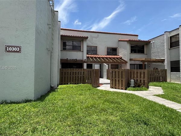 10303 NW 9th St Cir , Unit 102-16, Miami, FL 33172