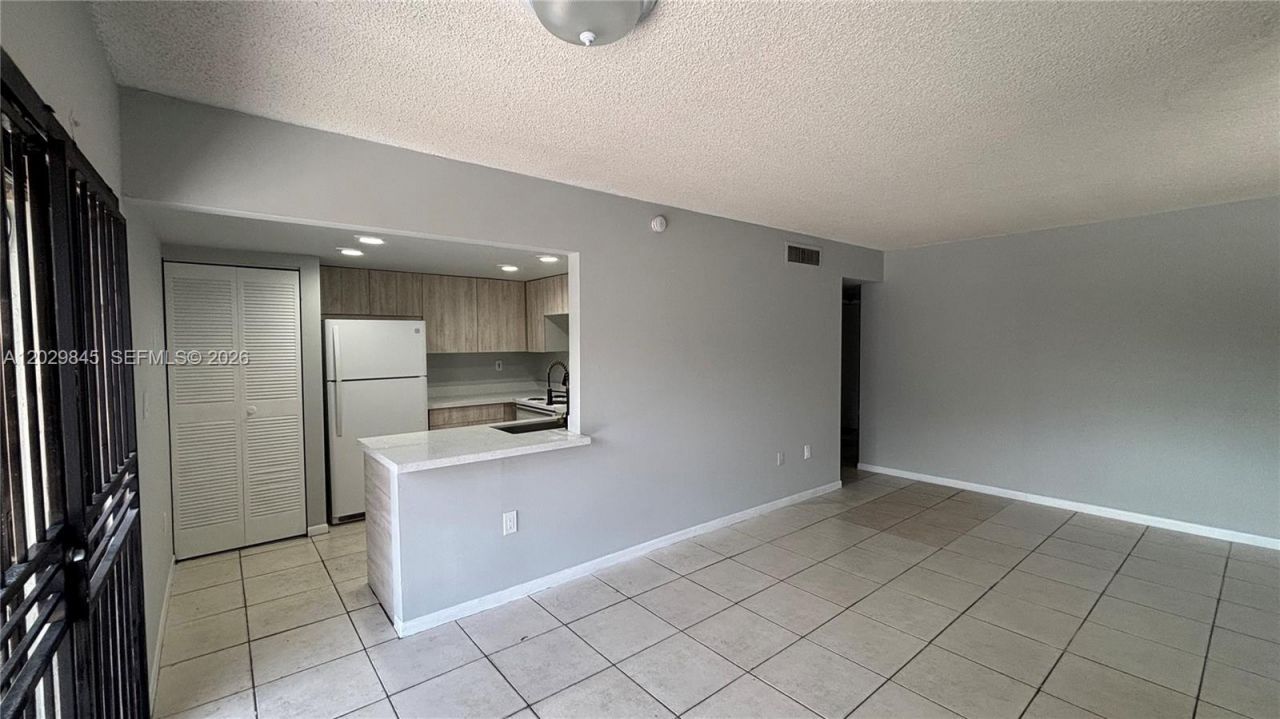 10303 NW 9th St Cir , Unit 102-16, Miami, FL 33172 Photo