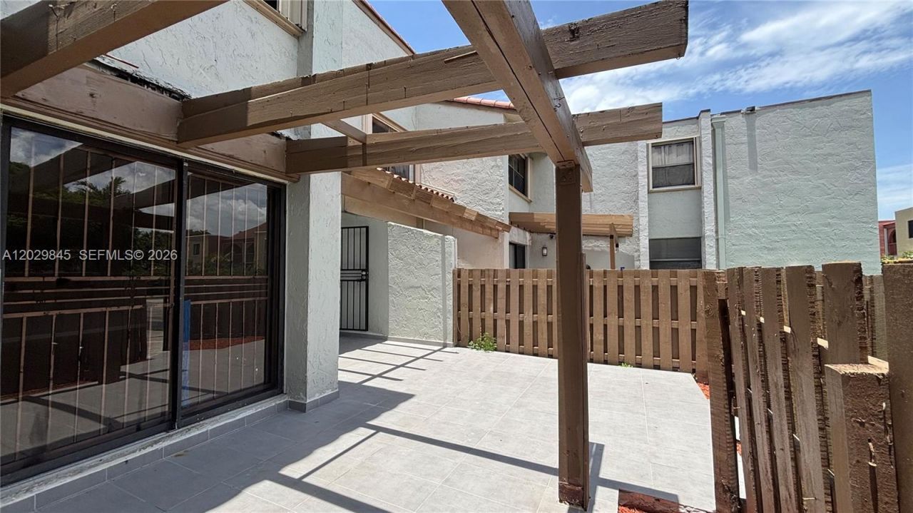 10303 NW 9th St Cir , Unit 102-16, Miami, FL 33172 Photo