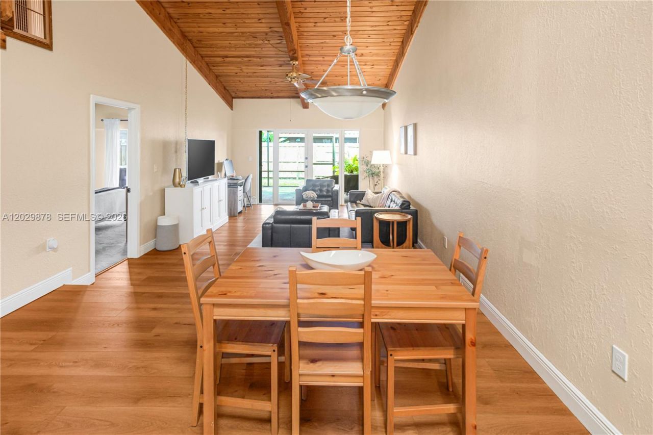 2321 Pine Needle Ct , Pembroke Pines, FL 33026 Photo